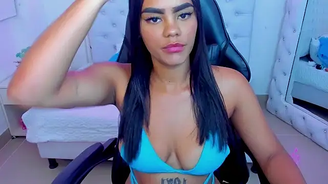 Snapshot of silvana__miller chatting on February 17, 7:10 pm silvana miller online show from February 17, 7:10 pm