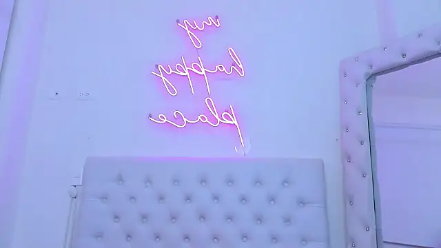 Snapshot of silvana__miller chatting on February 19, 1:18 am silvana miller online show from February 19, 1:18 am