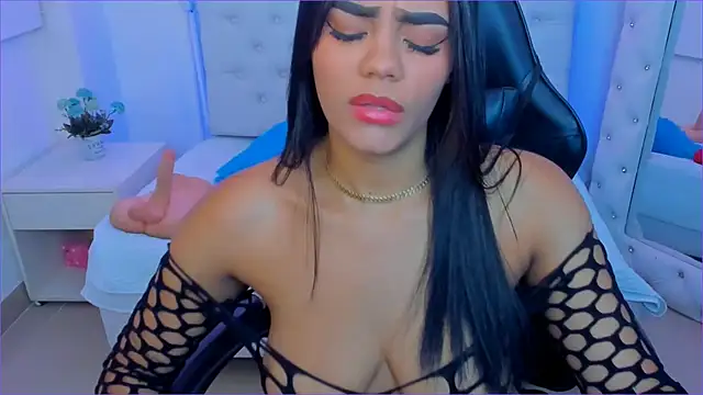 Snapshot of silvana__miller chatting on March 15, 7:05 pm silvana miller online show from March 15, 7:05 pm