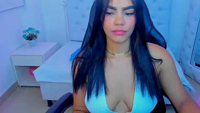 Snapshot of silvana__miller chatting on March 22, 7:09 pm silvana miller online show from March 22, 7:09 pm