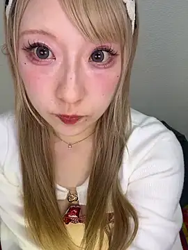 Snapshot of alice__1111 chatting on May 1, 11:59 am alice 1111 online show from May 1, 11:59 am