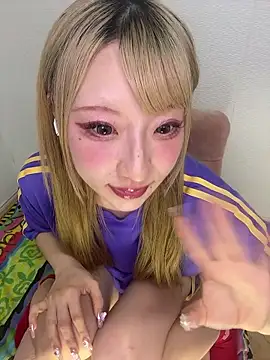 Snapshot of alice__1111 chatting on May 5, 1:30 pm alice 1111 online show from May 5, 1:30 pm