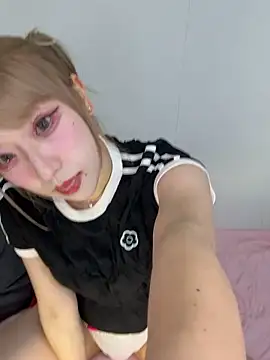 Snapshot of alice__1111 chatting on May 18, 2:40 am alice 1111 online show from May 18, 2:40 am