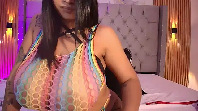 Snapshot of La_indiia chatting on June 22, 12:57 pm La indiia online show from June 22, 12:57 pm