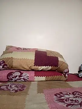 Shubuu  x online show from April 7, 7:53 am