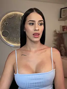 Snapshot of SarahhSmitth1 chatting on January 24, 1:45 am SarahhSmitth1 online show from January 24, 1:45 am