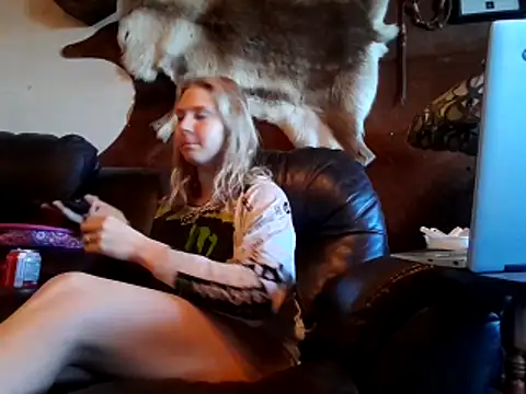Snapshot of Ryan_and_Aurora chatting on April 20, 3:15 pm Ryan and Aurora online show from April 20, 3:15 pm