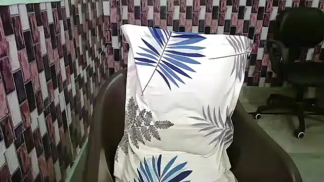 Snapshot of N-Natasha chatting on September 21, 9:33 am N-Natasha online show from September 21, 9:33 am