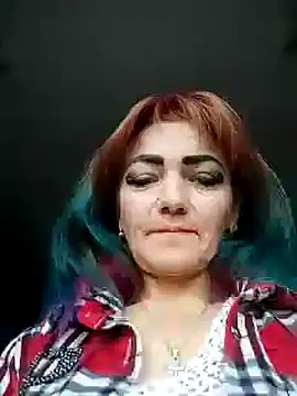 Snapshot of SweetLeila40 chatting on January 2, 7:12 am SweetLeila40 online show from January 2, 7:12 am