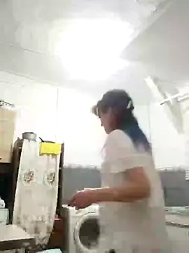 Snapshot of SweetLeila40 chatting on January 3, 4:48 pm SweetLeila40 online show from January 3, 4:48 pm