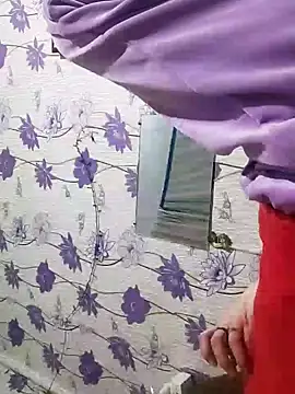 Snapshot of SweetLeila40 chatting on January 6, 7:02 pm SweetLeila40 online show from January 6, 7:02 pm