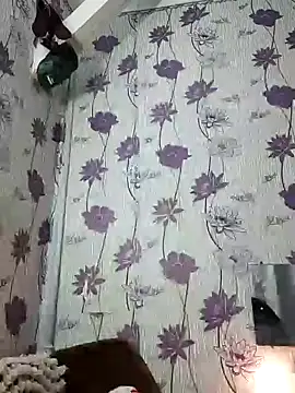 Snapshot of SweetLeila40 chatting on February 11, 10:28 pm SweetLeila40 online show from February 11, 10:28 pm