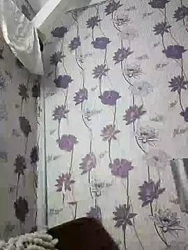 Snapshot of SweetLeila40 chatting on February 14, 11:31 pm SweetLeila40 online show from February 14, 11:31 pm