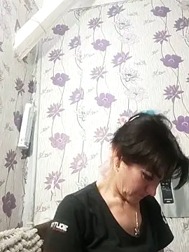 Snapshot of SweetLeila40 chatting on February 27, 8:20 pm SweetLeila40 online show from February 27, 8:20 pm