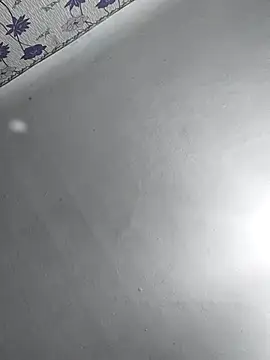 Snapshot of SweetLeila40 chatting on March 5, 5:29 am SweetLeila40 online show from March 5, 5:29 am