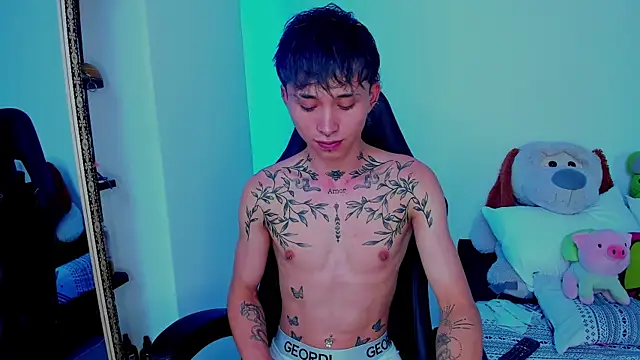 juniior 2311  online show from November 13, 7:02 pm