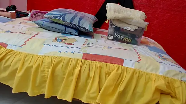 Snapshot of evaleribigtits18 chatting on March 14, 3:04 am evaleribigtits18 online show from March 14, 3:04 am