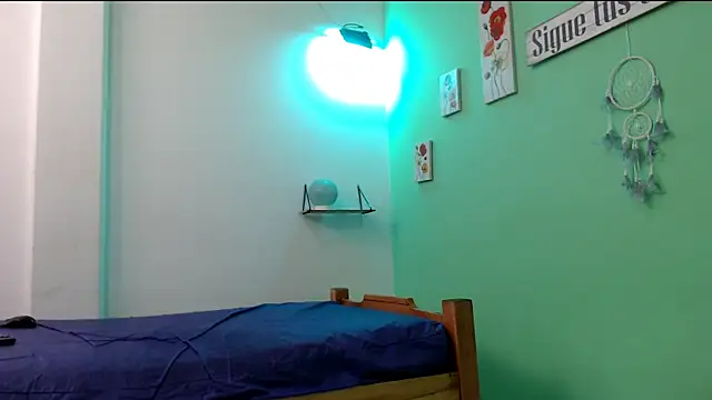 evaleribigtits18 online show from March 19, 1:42 am