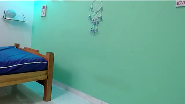 evaleribigtits18 online show from March 22, 1:42 am