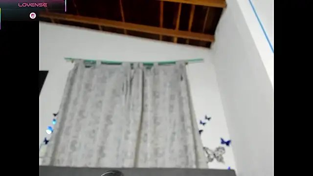 Snapshot of Laila_Laly chatting on April 29, 3:49 pm Laila Laly online show from April 29, 3:49 pm
