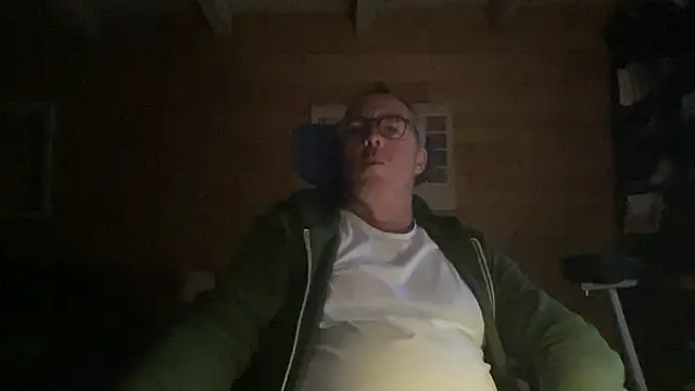 Snapshot of lelohop chatting on October 17, 6:27 am lelohop online show from October 17, 6:27 am