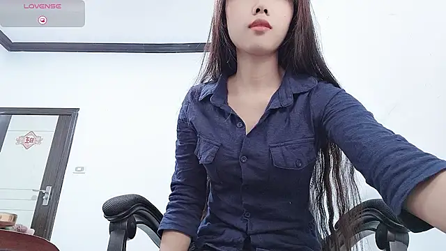 Snapshot of Lvy--v chatting on December 6, 7:23 pm Lvy--v online show from December 6, 7:23 pm