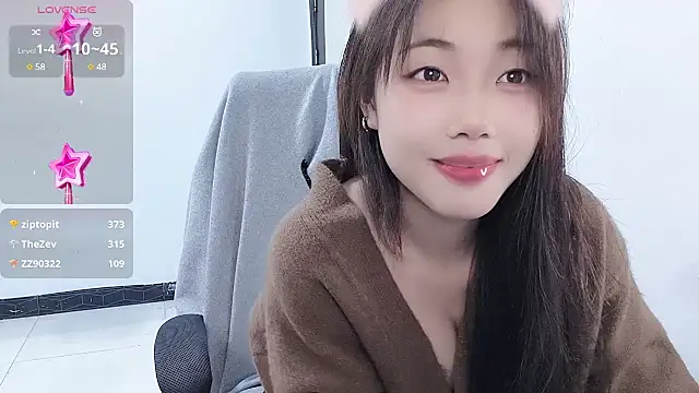 Snapshot of Lvy--v chatting on December 10, 11:08 pm Lvy--v online show from December 10, 11:08 pm