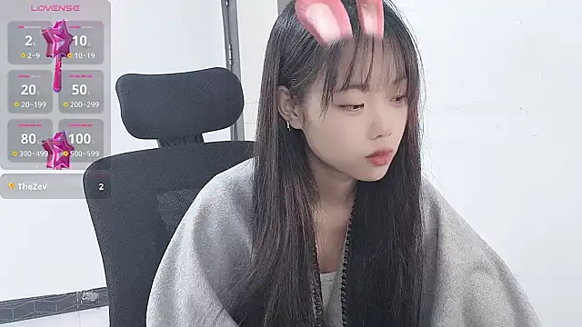 Snapshot of Lvy--v chatting on December 13, 8:47 pm Lvy--v online show from December 13, 8:47 pm