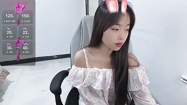 Snapshot of Lvy--v chatting on December 22, 10:36 pm Lvy--v online show from December 22, 10:36 pm