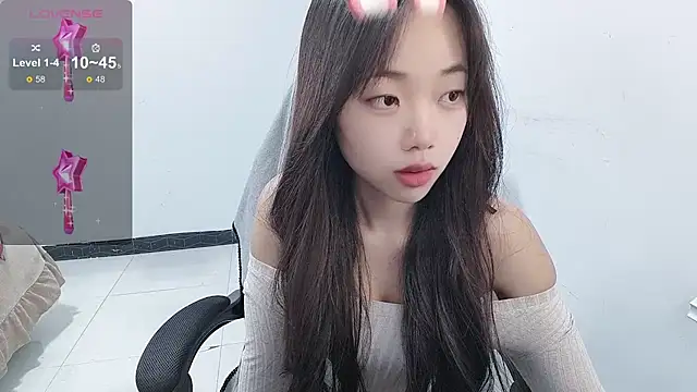 Snapshot of Lvy--v chatting on December 24, 10:49 pm Lvy--v online show from December 24, 10:49 pm