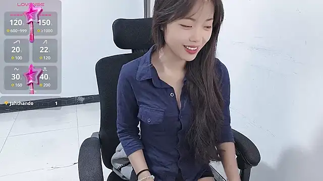 Snapshot of Lvy--v chatting on December 26, 10:52 pm Lvy--v online show from December 26, 10:52 pm