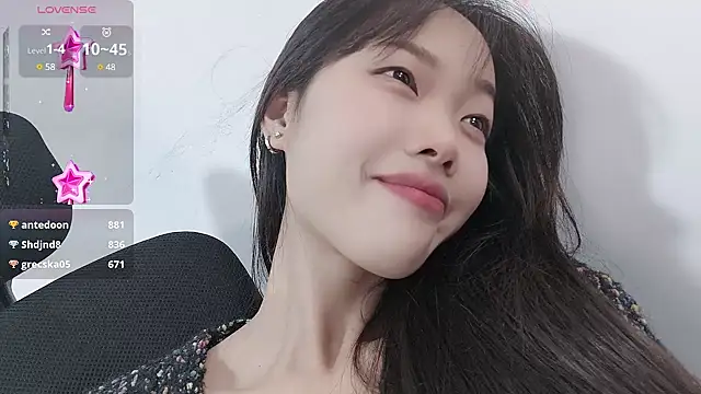 Snapshot of Lvy--v chatting on December 29, 1:45 am Lvy--v online show from December 29, 1:45 am