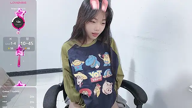 Snapshot of Lvy--v chatting on January 6, 11:20 pm Lvy--v online show from January 6, 11:20 pm