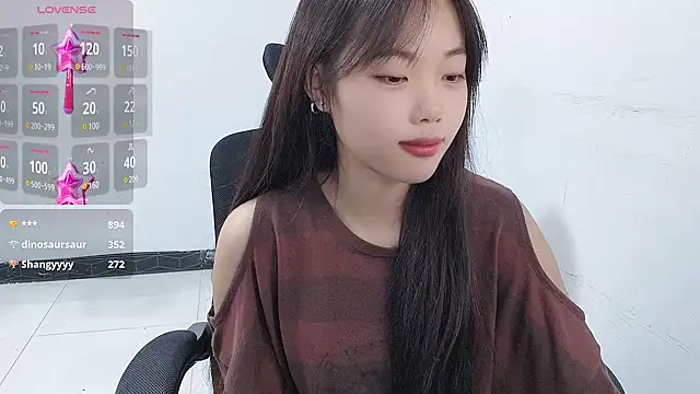 Snapshot of Lvy--v chatting on January 10, 1:53 am Lvy--v online show from January 10, 1:53 am