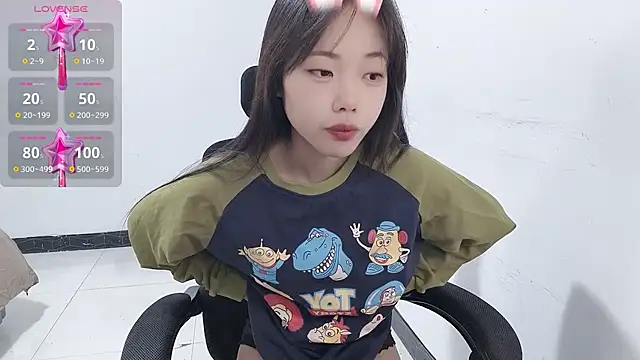 Snapshot of Lvy--v chatting on January 14, 10:44 pm Lvy--v online show from January 14, 10:44 pm