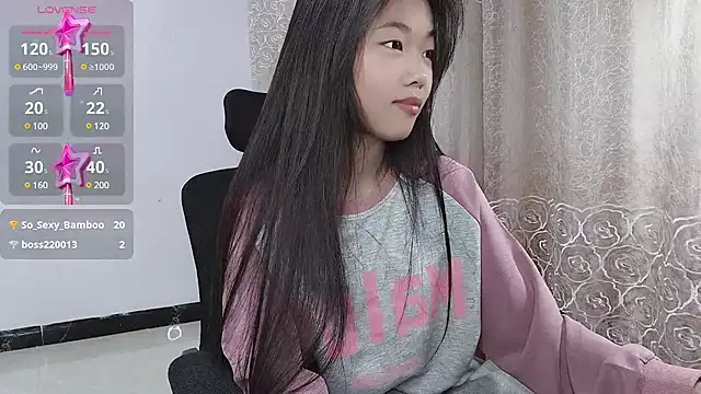 Snapshot of Lvy--v chatting on February 9, 10:43 pm Lvy--v online show from February 9, 10:43 pm