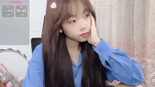 Snapshot of Lvy--v chatting on October 30, 10:43 pm Lvy--v online show from October 30, 10:43 pm