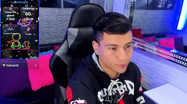 salvadorgomezx online show from December 2, 7:03 am