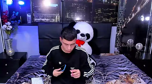 salvadorgomezx online show from December 13, 1:48 am