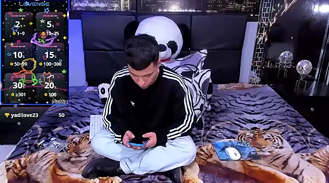 salvadorgomezx online show from December 13, 9:02 am