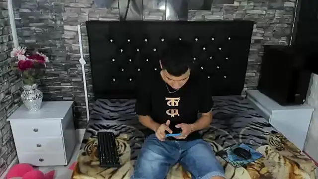 salvadorgomezx online show from December 15, 7:31 pm