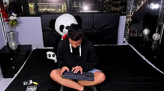 salvadorgomezx online show from December 27, 10:59 pm