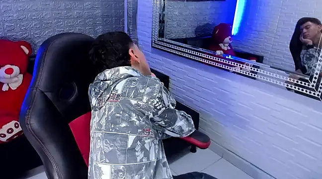 salvadorgomezx online show from January 24, 9:39 am