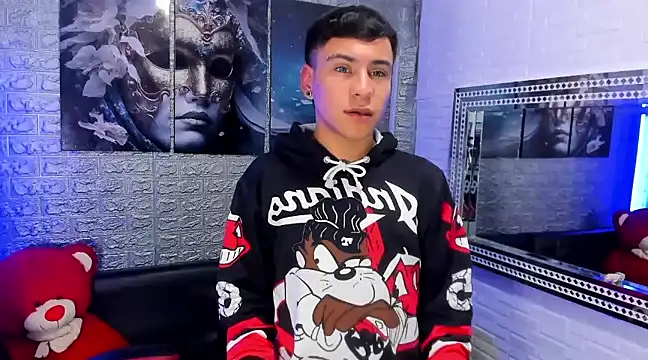 salvadorgomezx online show from February 7, 9:37 am