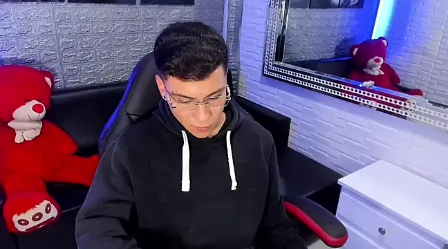 salvadorgomezx online show from February 9, 6:33 am