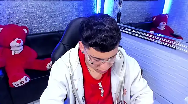 salvadorgomezx online show from February 13, 9:20 am