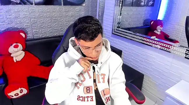 salvadorgomezx online show from February 14, 9:34 am