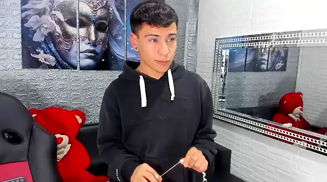 salvadorgomezx online show from February 16, 10:21 am