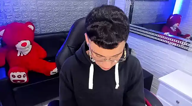 salvadorgomezx online show from February 18, 2:38 am