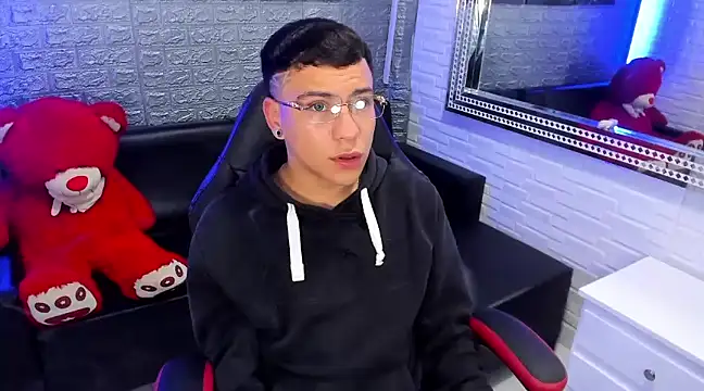 salvadorgomezx online show from February 18, 10:16 am